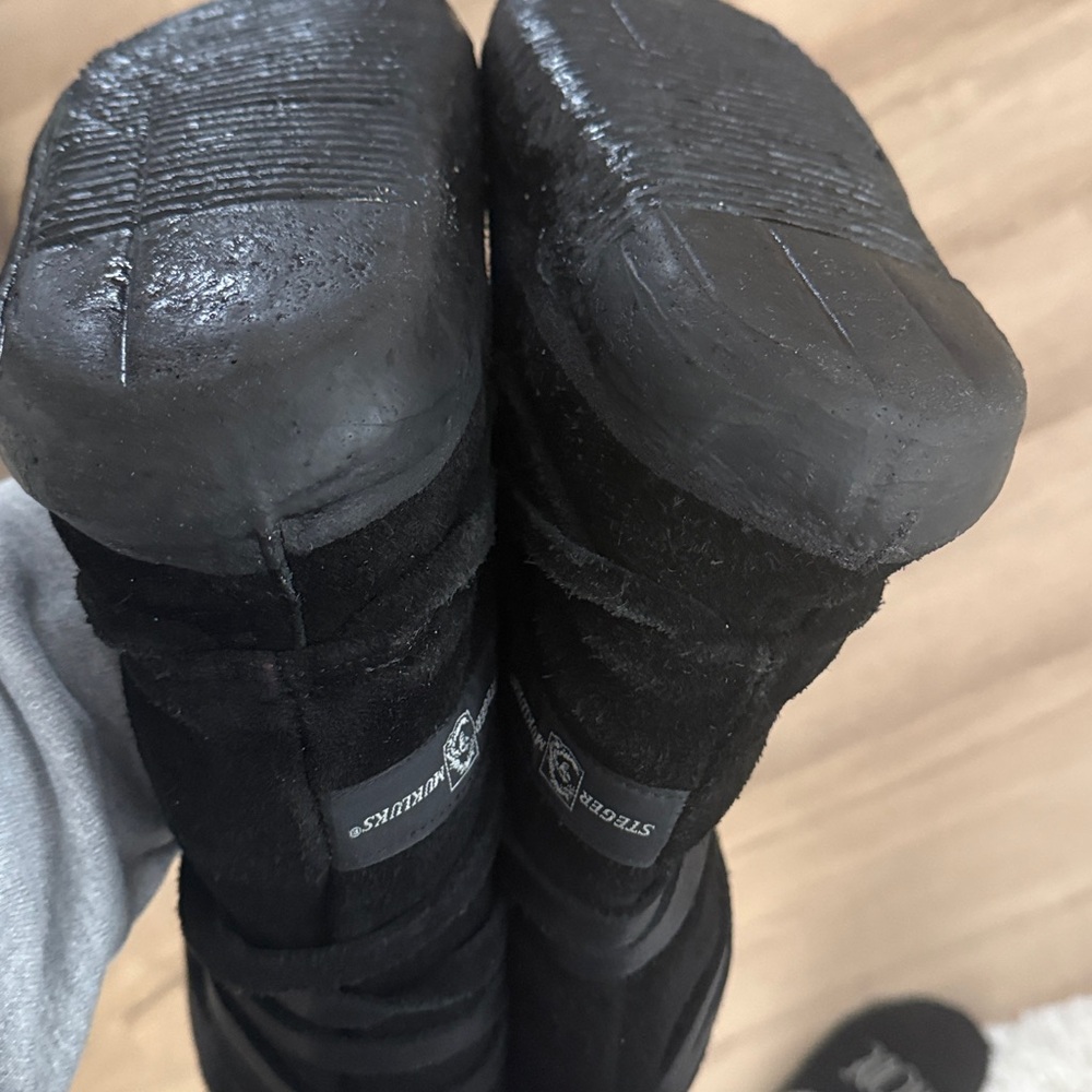 Elegant Black Steger Mukluks Boots - Picture 5 of 6